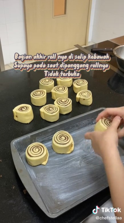 5 Trik membuat cinnamon roll mengembang sempurna dan antigagal