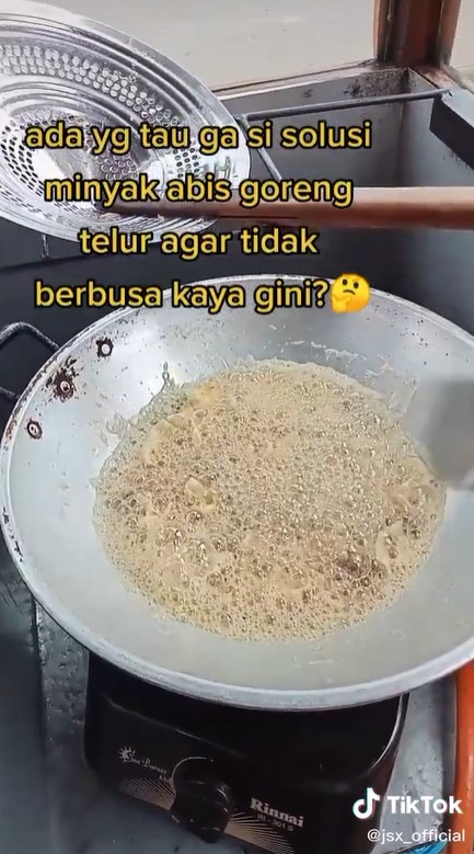 Tak pakai ribet,  ini trik menggoreng telur agar minyak tidak berbusa