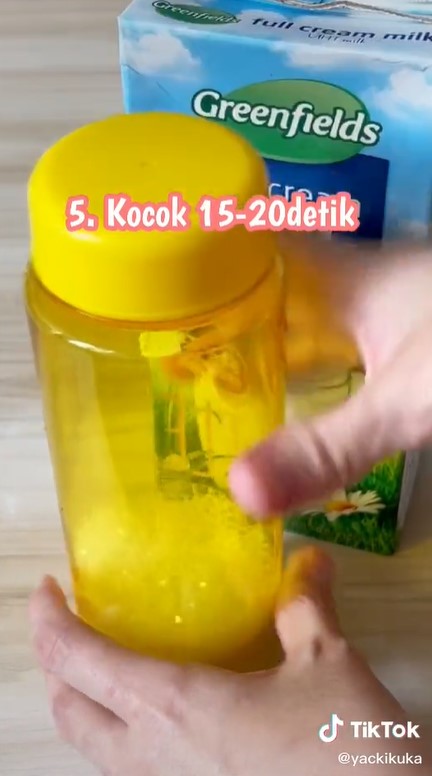 5 Cara mudah bikin foam susu tanpa mesin, cocok buat minuman kekinian