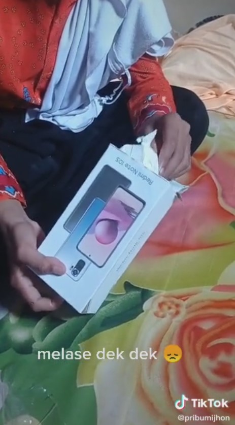 Kisah bocah beli HP di Online Shop seharga Rp 2 jutaan TikTok/@pribumijhon Kisah bocah beli HP di Online Shop seharga Rp 2 jutaan TikTok/@pribumijhon