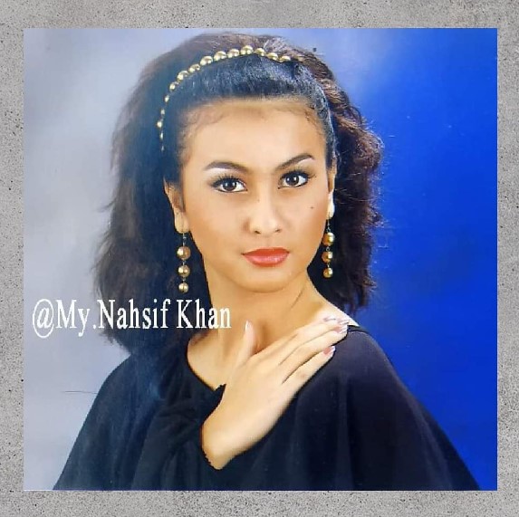 Diana Pungky jadi model kalender jadul © Instagram