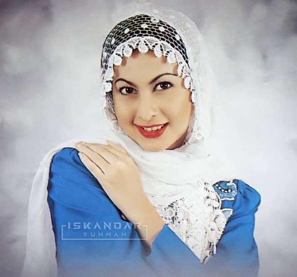 Diana Pungky jadi model kalender jadul © Instagram