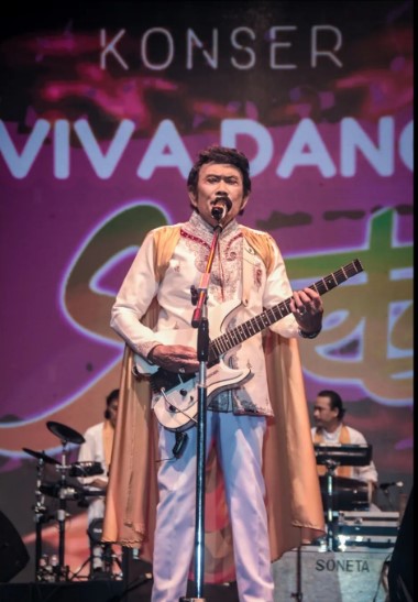 aksi panggung penyanyi tuai kontroversi © Instagram