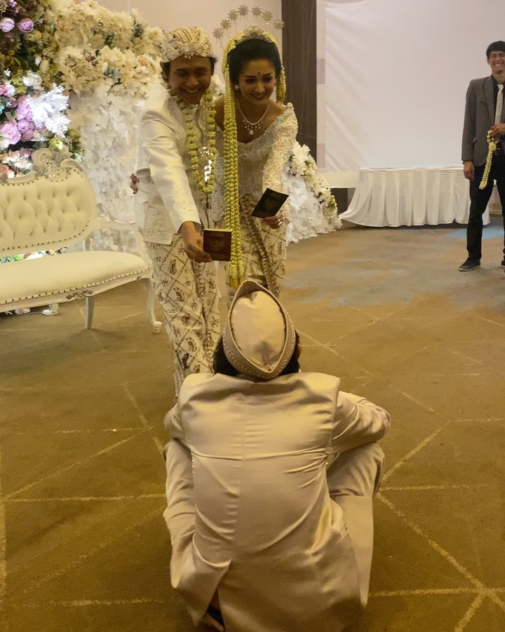 momen epy kusnandar dampingi anak nikah © instagram