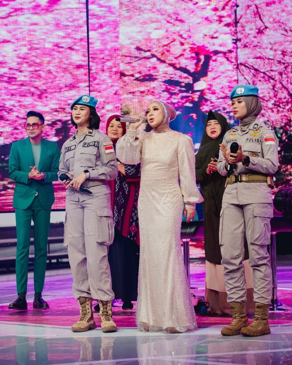 potret terbaru Melly Goeslaw usai operasi potong lambung © berbagai sumber