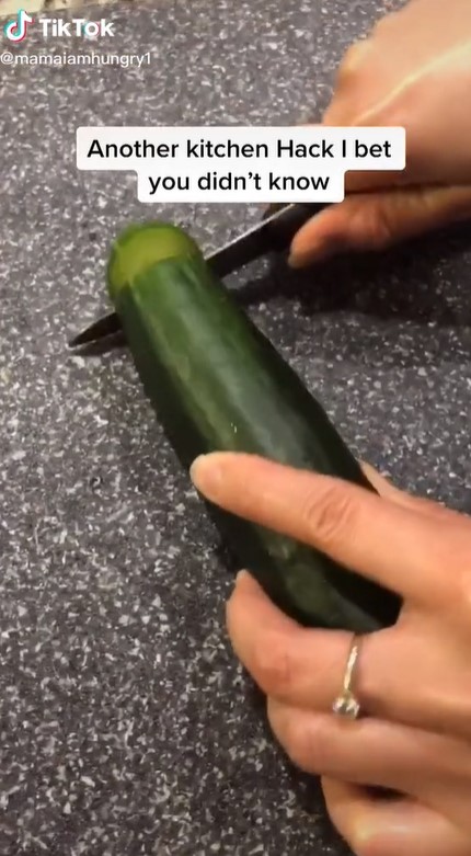 Biar nggak gampang layu, begini trik simpel menyimpan irisan timun