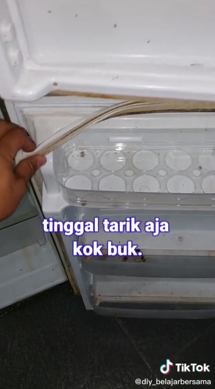 Bisa diganti sendiri, ini cara praktis mengganti karet kulkas di rumah