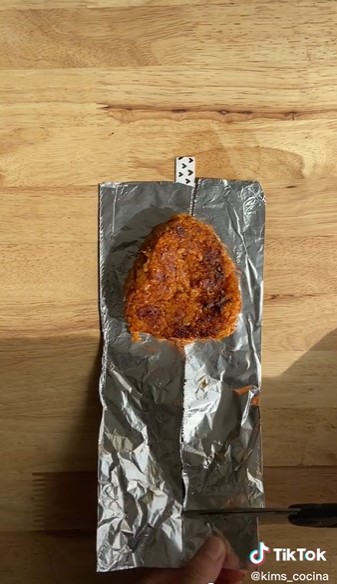 Cara membungkus onigiri, praktis dan cocok untuk bekal