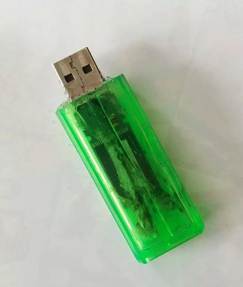 Potret nyeleneh modifikasi barang elektronik Berbagai sumber