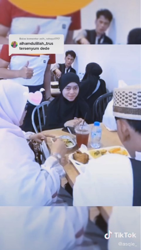 Lesty Kejora ibadah umrah usai KDRT © berbagai sumber Lesty Kejora ibadah umrah usai KDRT © berbagai sumber