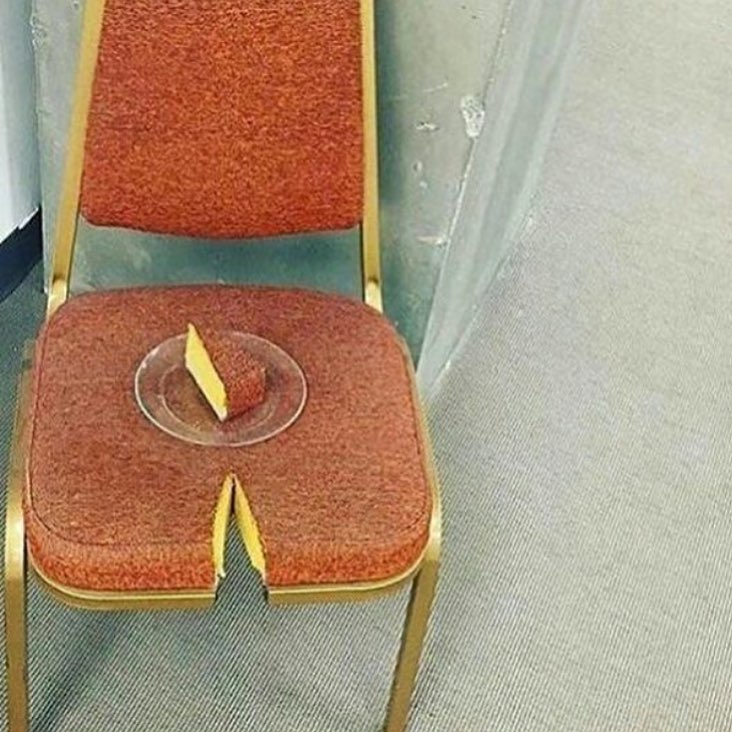 Potret nyeleneh bentuk kursi © 2022 Instagram Potret nyeleneh bentuk kursi © 2022 Instagram