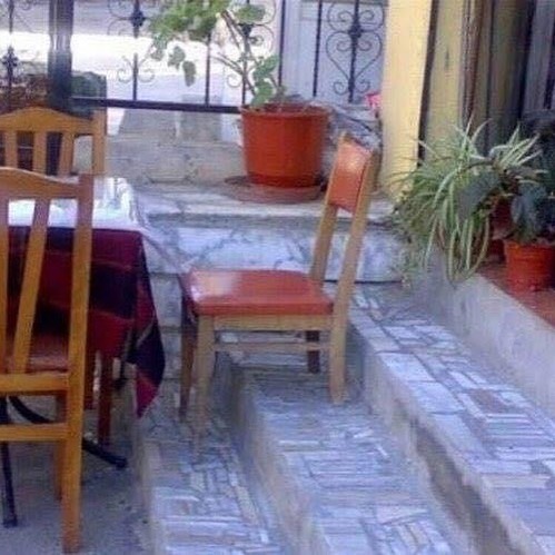 Potret nyeleneh bentuk kursi © 2022 Instagram Potret nyeleneh bentuk kursi © 2022 Instagram