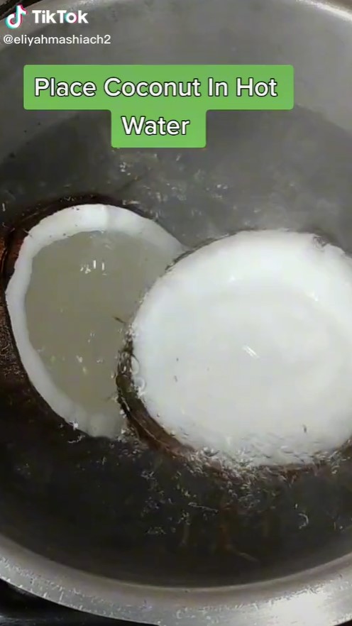 Trik melepaskan batok kelapa dari dagingnya, lebih mudah dan rapi