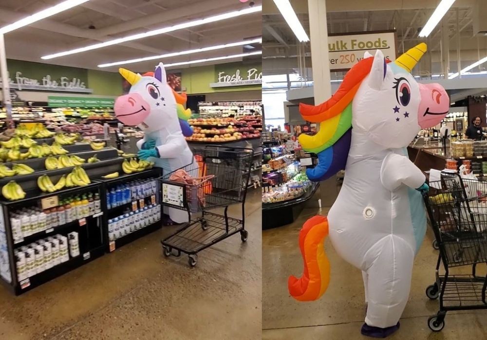 Potret orang kenakan pakaian nyeleneh  Berbagai sumber  Potret orang kenakan pakaian nyeleneh  Berbagai sumber