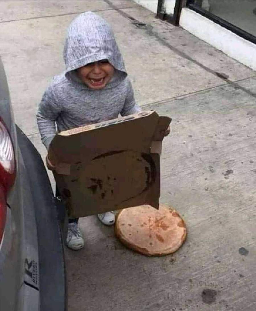 Momen apes makanan tumpah Berbagai sumber