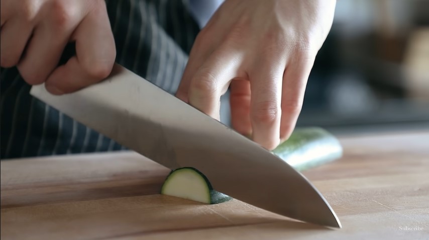 Cara jitu memegang pisau, lebih aman dan nggak mudah terlepas