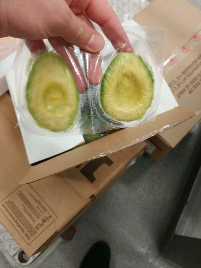 Potret nyeleneh isi makanan dalam bungkus © 2022 berbagai sumber