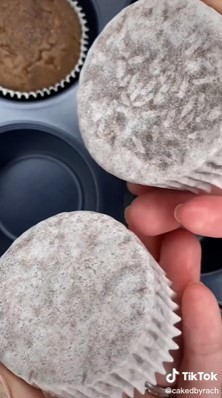 Trik agar cupcake tidak bantat dan bawahnya basah, pakai 1 bahan dapur