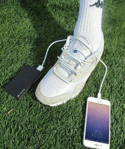 tingkah nyeleneh pakai sepatu © Facebook