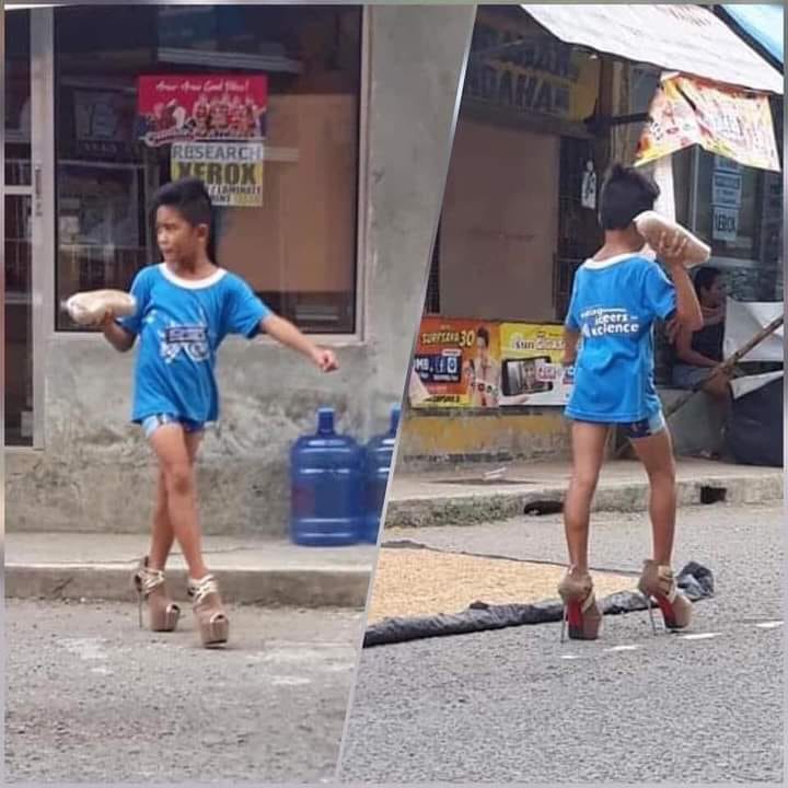 tingkah nyeleneh pakai sepatu © Facebook