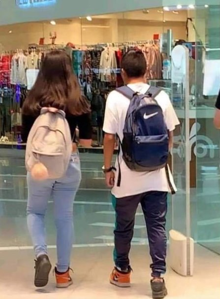 tingkah nyeleneh pakai sepatu © Facebook