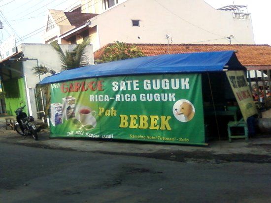 tulisan di spanduk sate © berbagai sumber