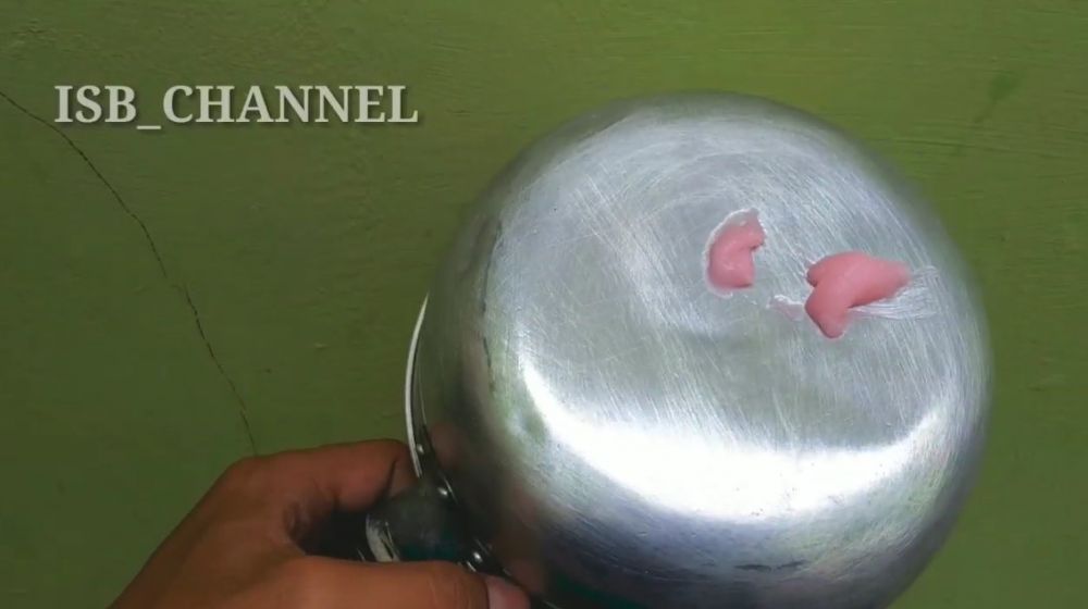 5 Cara menjaga bagian bawah panci tetap mengilap dan tak menghitam