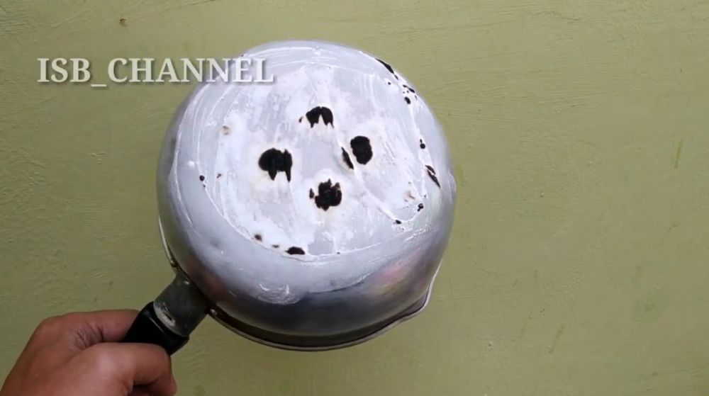 5 Cara menjaga bagian bawah panci tetap mengilap dan tak menghitam