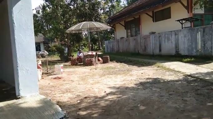 ide nyeleneh manfaatin parabola lucu © berbagai sumber