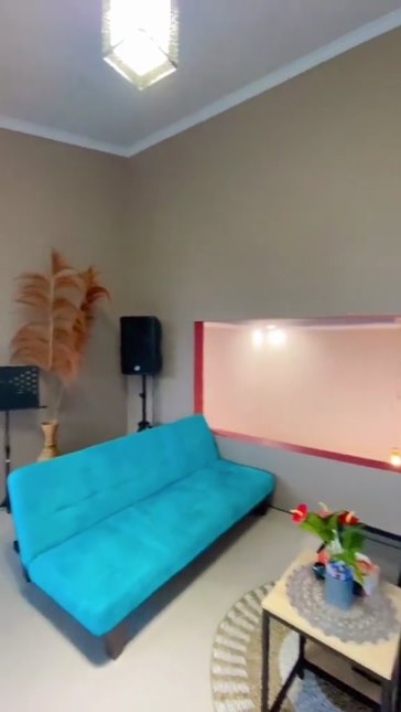 rumah mewah dekat kuburan © TikTok