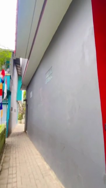 rumah mewah dekat kuburan © TikTok