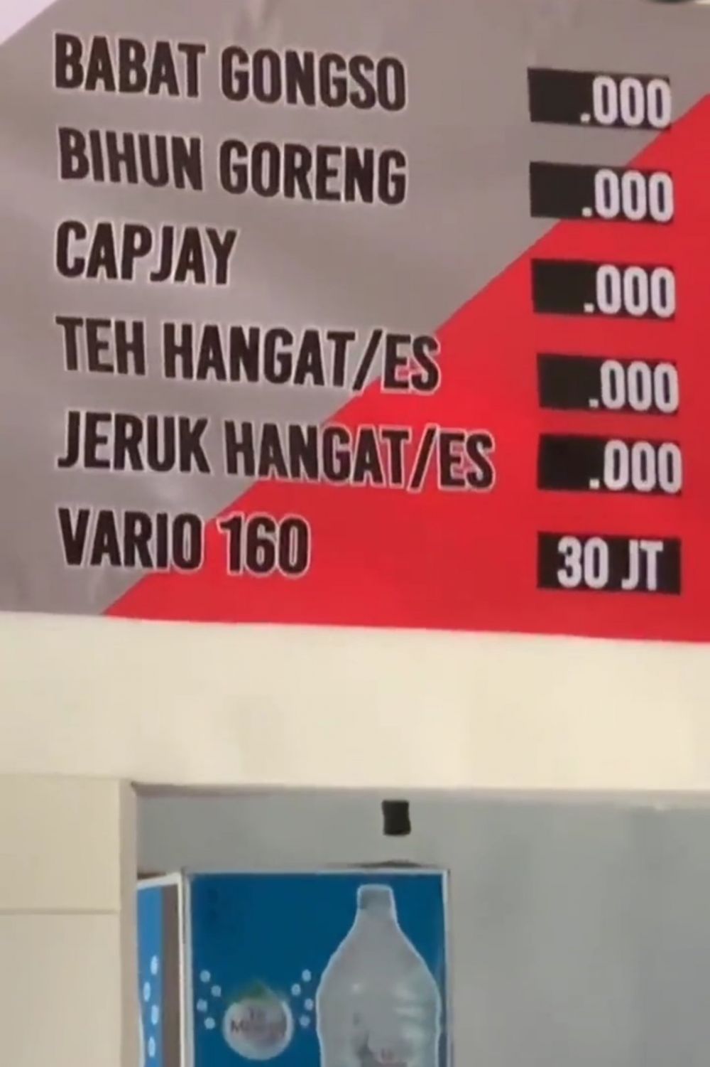 spanduk jualan menu nggak nyambung © berbagai sumber