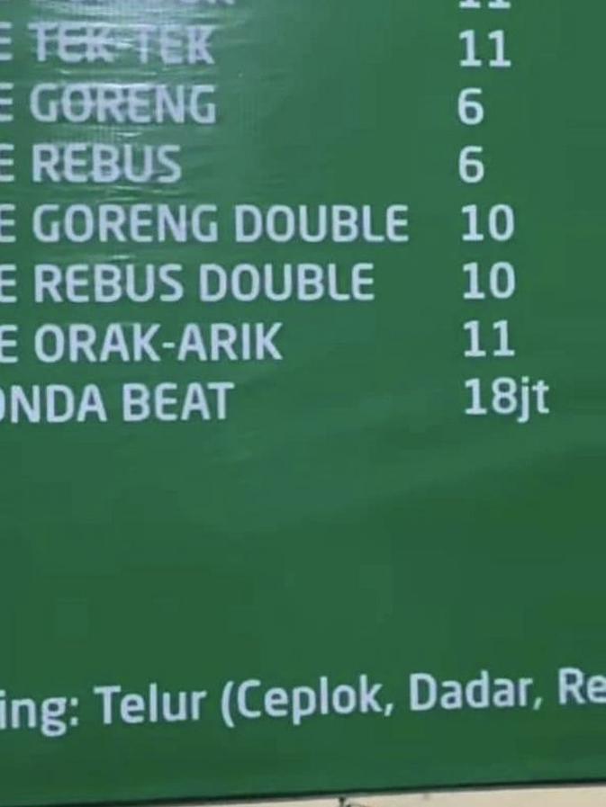 spanduk jualan menu nggak nyambung © berbagai sumber