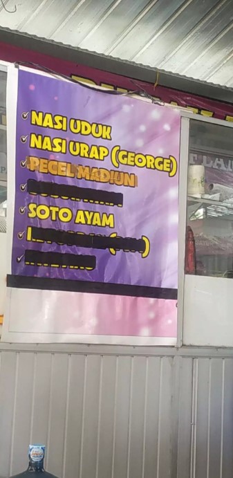 spanduk jualan menu nggak nyambung © berbagai sumber