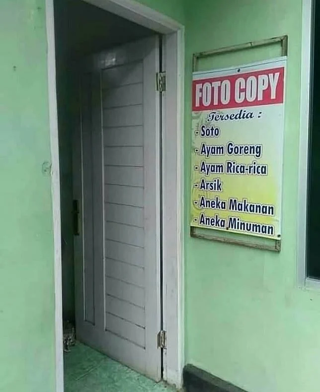 spanduk jualan menu nggak nyambung © berbagai sumber