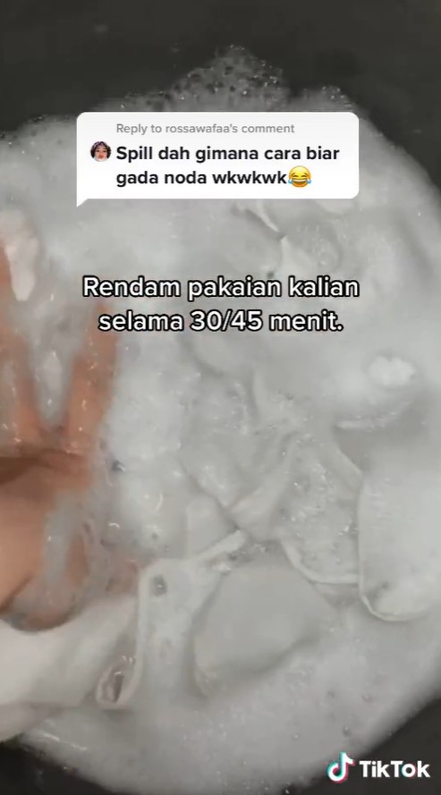 Cara bersihkan noda cokelat di baju putih, pakai satu bahan dapur