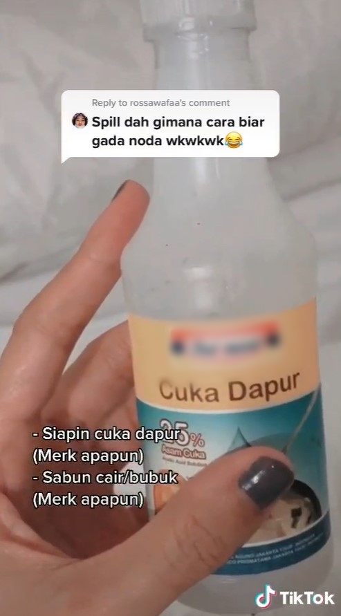 Cara bersihkan noda cokelat di baju putih, pakai satu bahan dapur
