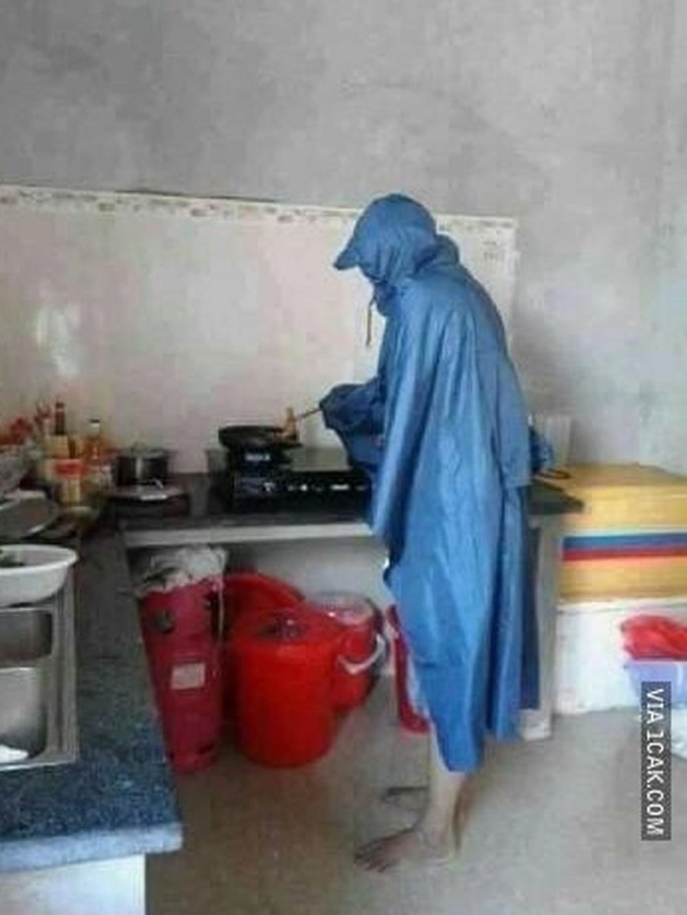 Kelakuan nyeleneh bapak-bapak saat di dapur Berbagai sumber