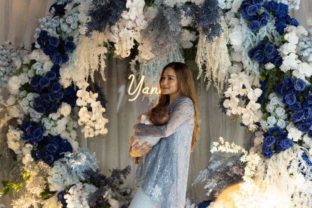 momen akikah anak Yasmine Wildblood © berbagai sumber