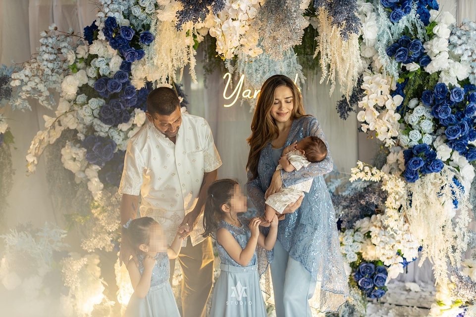 momen akikah anak Yasmine Wildblood © berbagai sumber