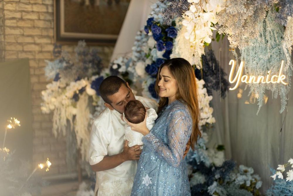 momen akikah anak Yasmine Wildblood © berbagai sumber