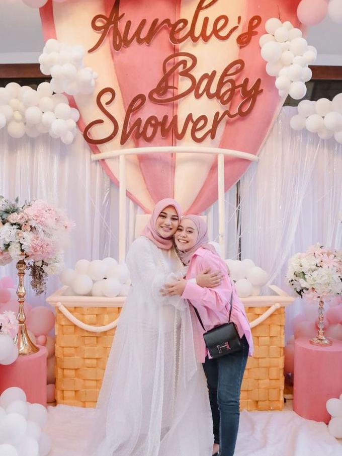 potret persahabatan lesty dan aurel © berbagai sumber potret persahabatan lesty dan aurel © berbagai sumber