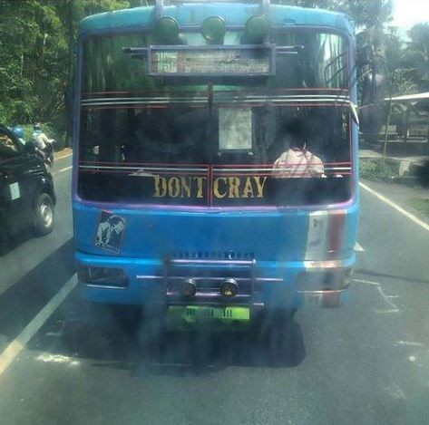 15 Tulisan nyeleneh di belakang bus ini bikin geleng kepala