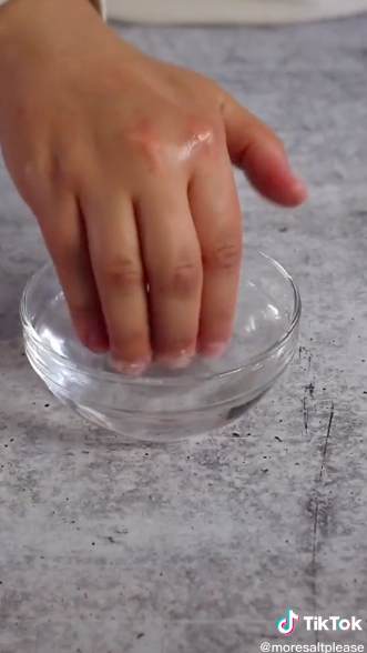 Tanpa alat, ini trik menggulung sushi agar hasilnya rapi dan padat