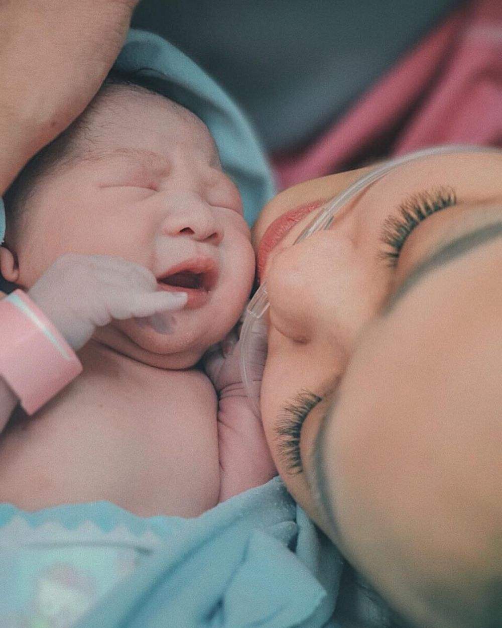 Perjuangan 7 eks Cherrybelle melahirkan, Anisa dikaruniai bayi kembar