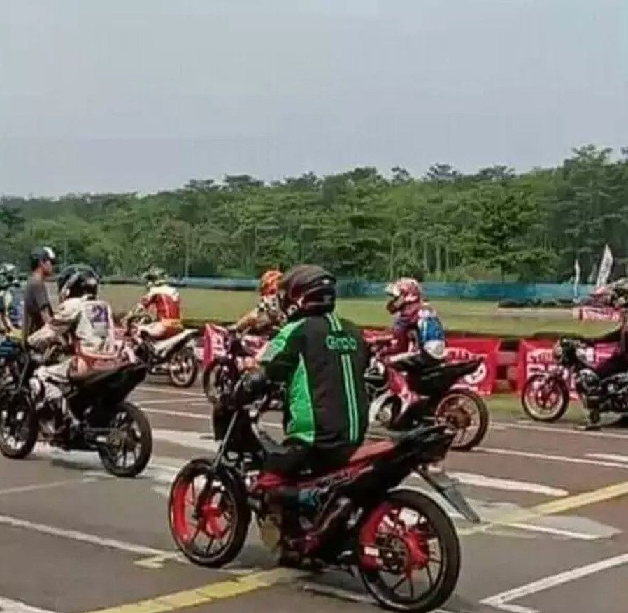 Driver ojek online alih profesi Berbagai sumber