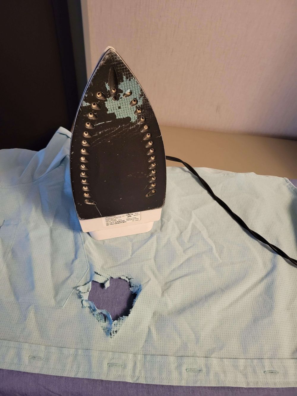 Momen apes saat menyetrika Berbagai sumber