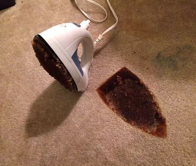 Momen apes saat menyetrika Berbagai sumber