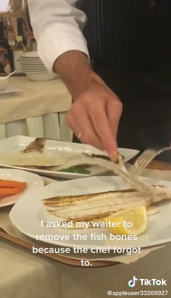 Cuma pakai sendok dan garpu, cara pisahkan tulang ikan ini bikin kagum