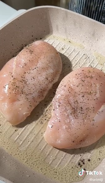 Trik mudah masak dada ayam biar empuk dan dagingnya tetap tebal